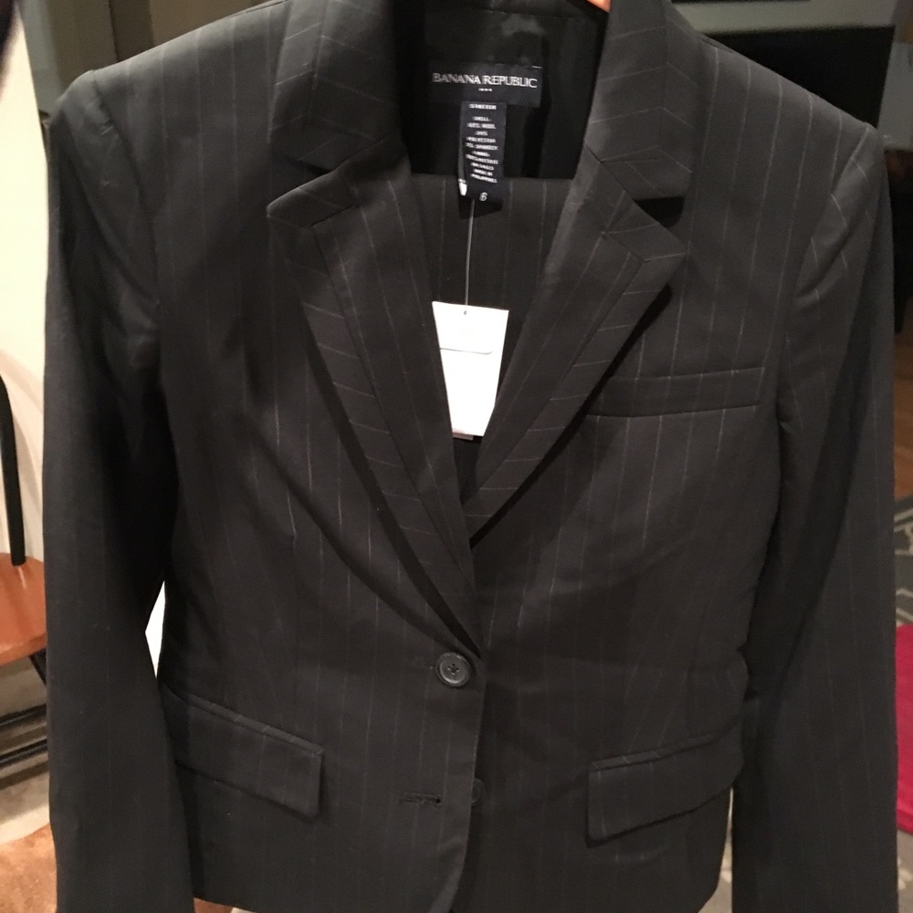 Black pinstripe women’s suit bnwt